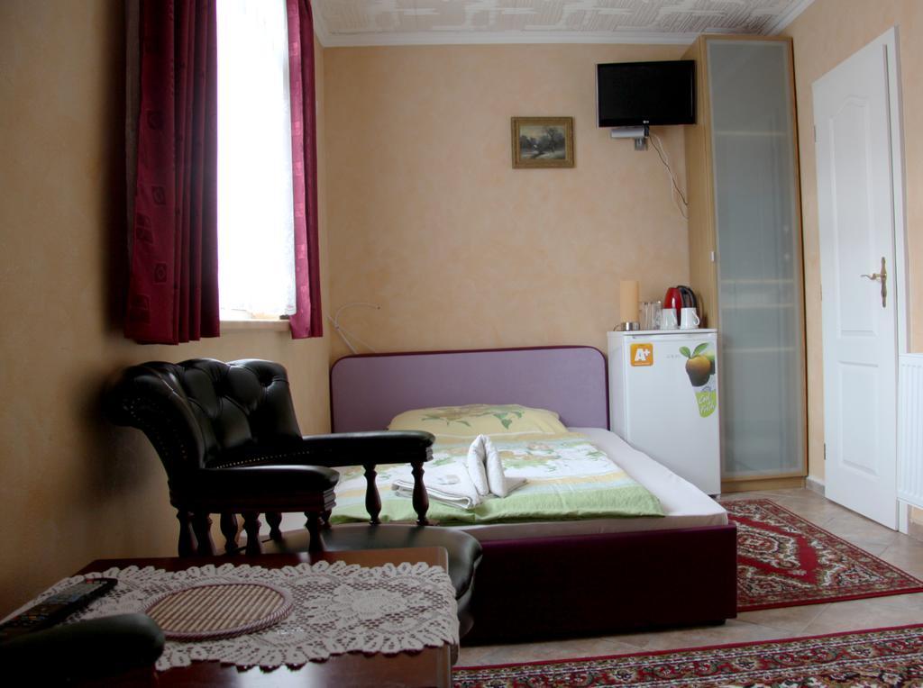Villa Anastazis - Penzion Eden Карловы Вары Экстерьер фото